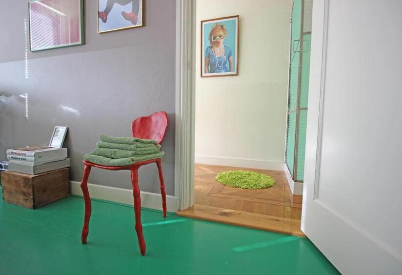 Standard Room, Cafe Modern