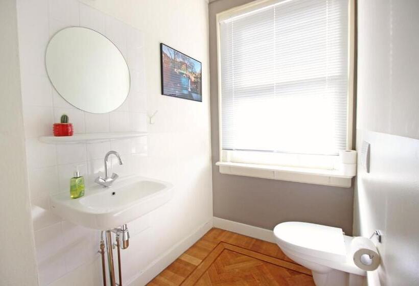 Standard Room, Cafe Modern