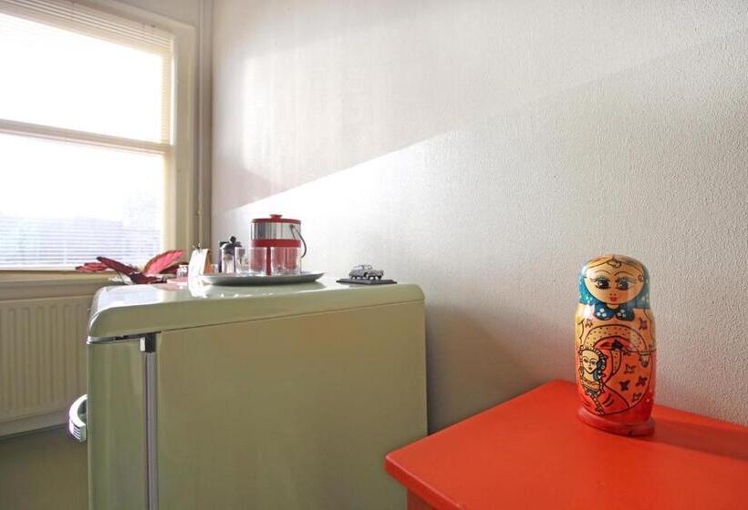 Standard Room, Cafe Modern