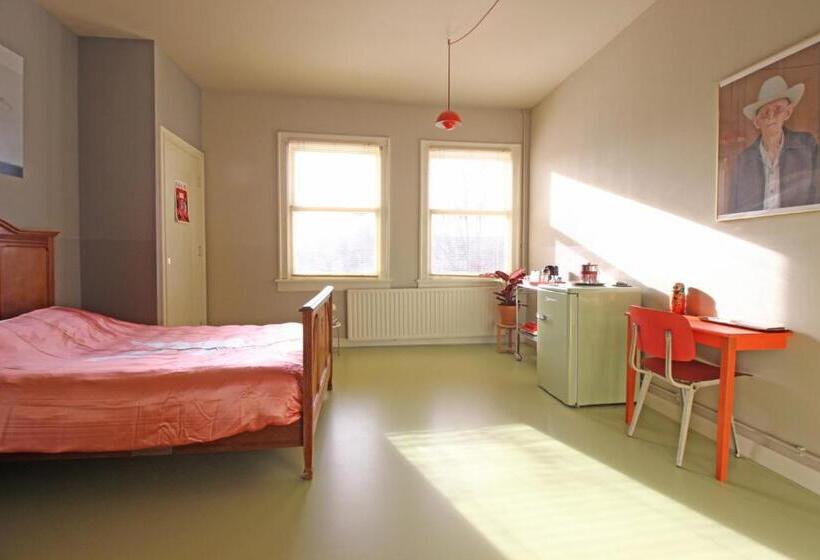 Standard Room, Cafe Modern