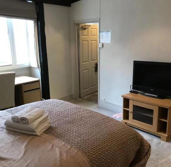 Номер Стандарт Совместная Ванная, Golden Cross Guesthouse