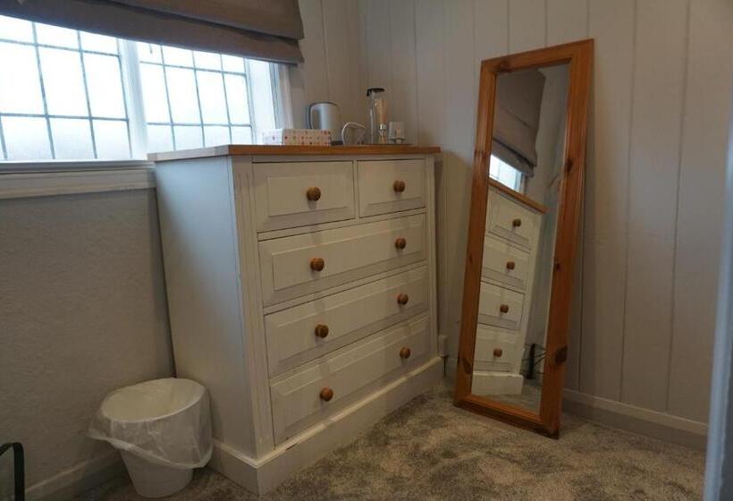 חדר סטנדרד יחיד חדר אמבטיה משותף, Golden Cross Guesthouse