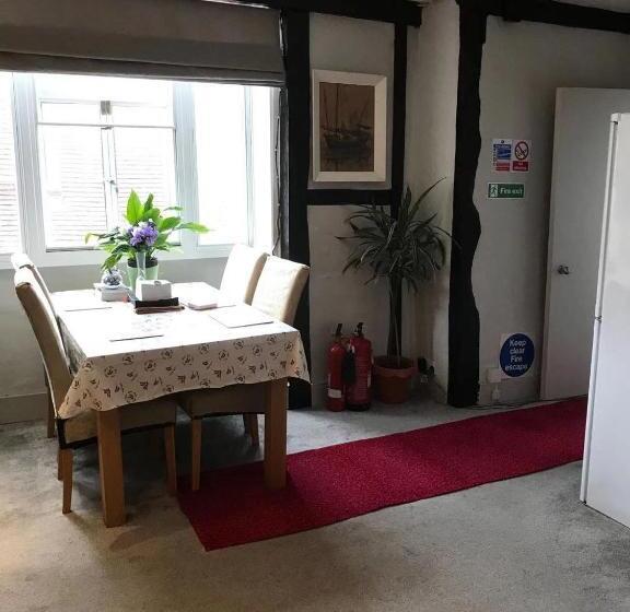 דירת חדר, Golden Cross Guesthouse