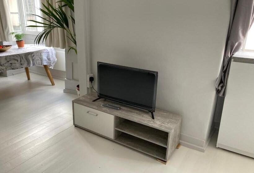 סטודיו דלוקס, Golden Cross Guesthouse