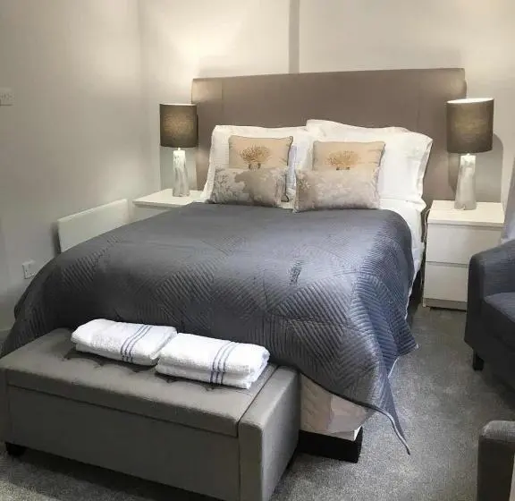 استودیوی لوکس, Golden Cross Guesthouse