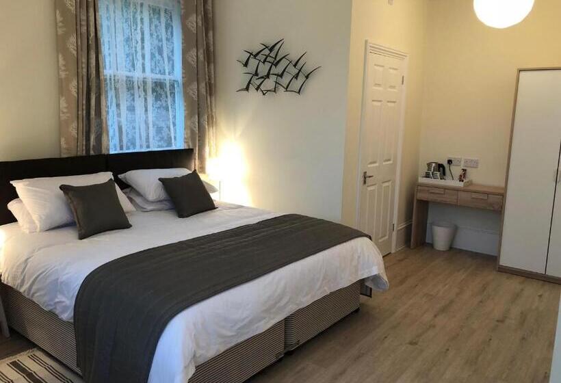 חדר דלוקס, Good Intent Rooms