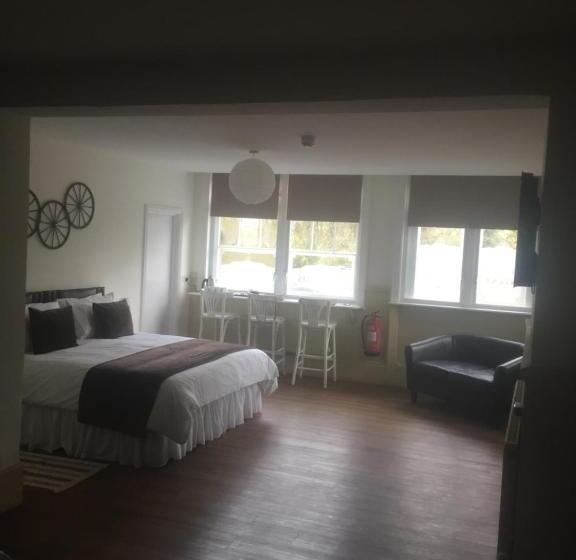 חדר משפחתי, Good Intent Rooms