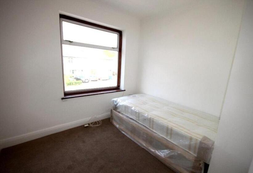 غرفة إقتصادية فردية, Hill Crescent