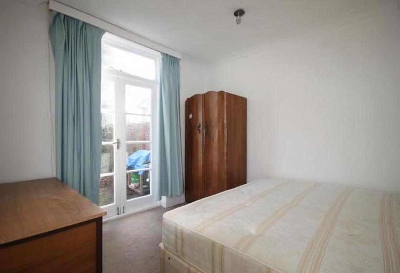 Номер Economy, Hill Crescent