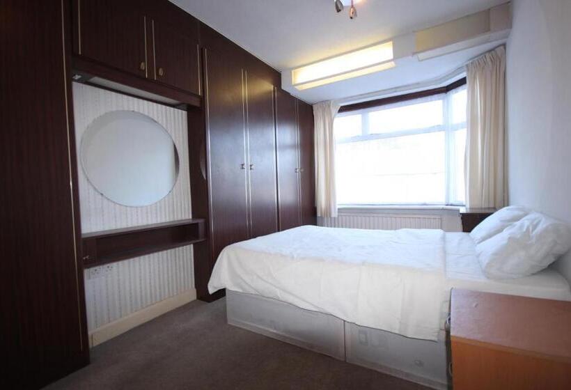 غرفة ديلوكس, Hill Crescent