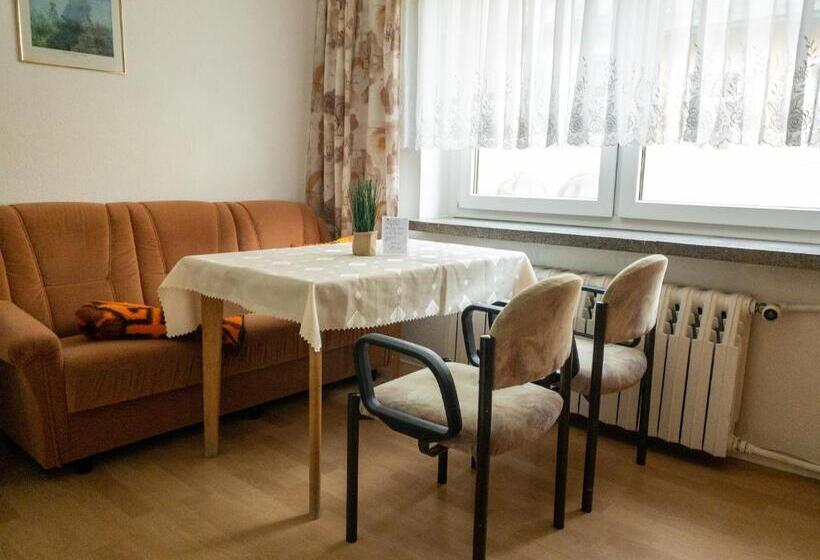 חדר משפחתי, Pension Glückauf