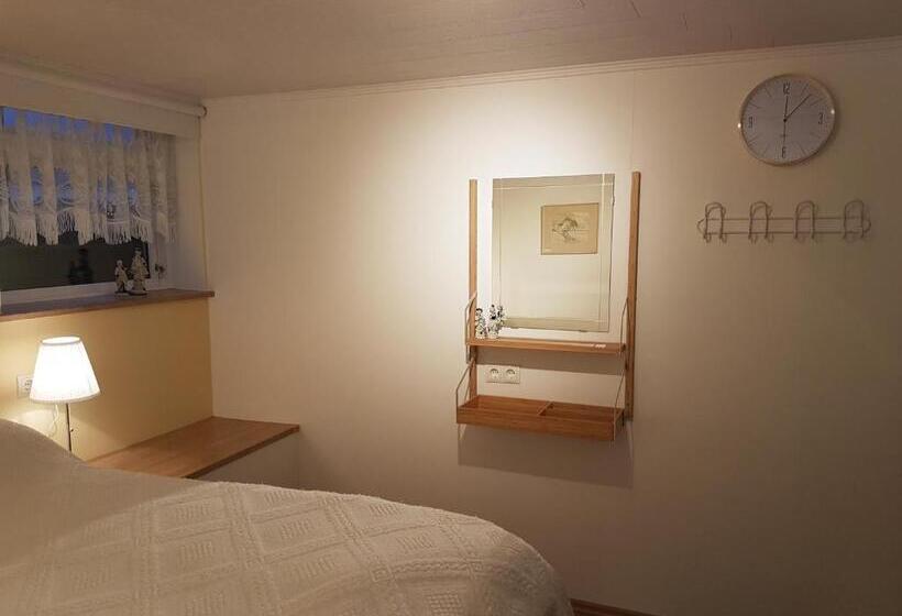 اتاق خانوادگی با سرویس بهداشتی مشترک, Holiday Guesthouse