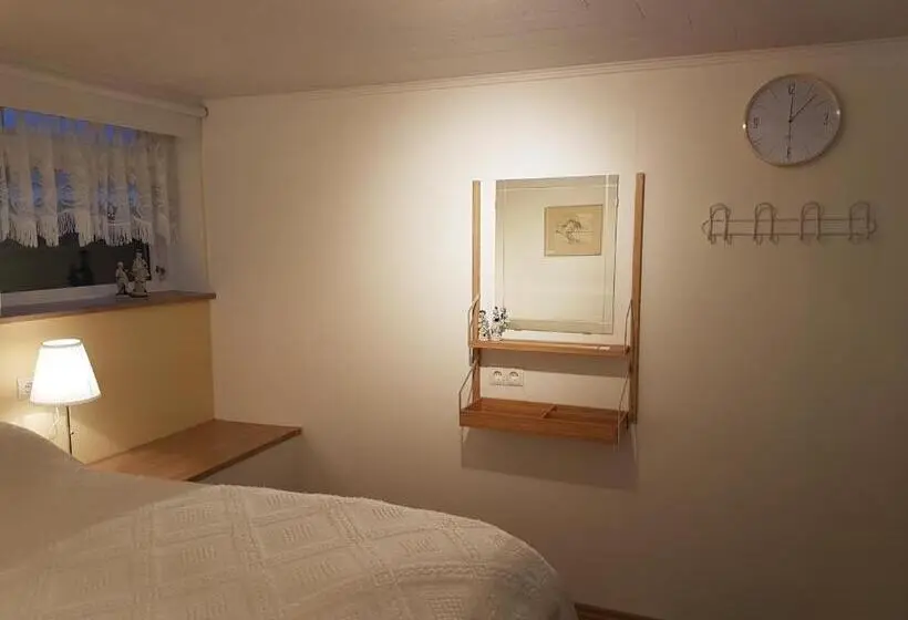 اتاق خانوادگی با سرویس بهداشتی مشترک, Holiday Guesthouse