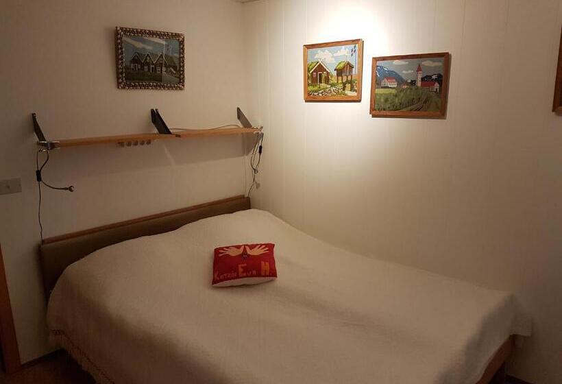 اتاق خانوادگی با سرویس بهداشتی مشترک, Holiday Guesthouse