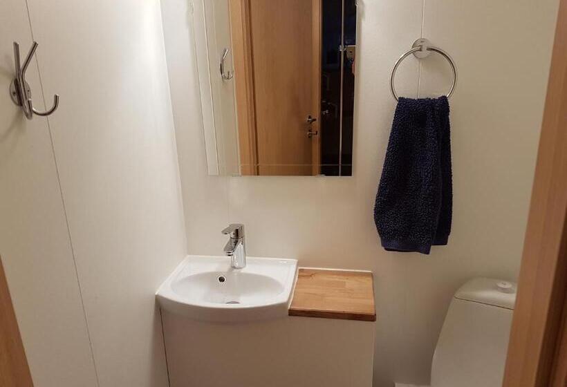 اتاق خانوادگی با سرویس بهداشتی مشترک, Holiday Guesthouse