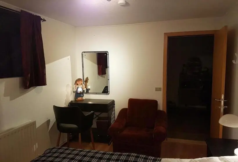 اتاق استاندارد با سرویس بهداشتی مشترک, Holiday Guesthouse