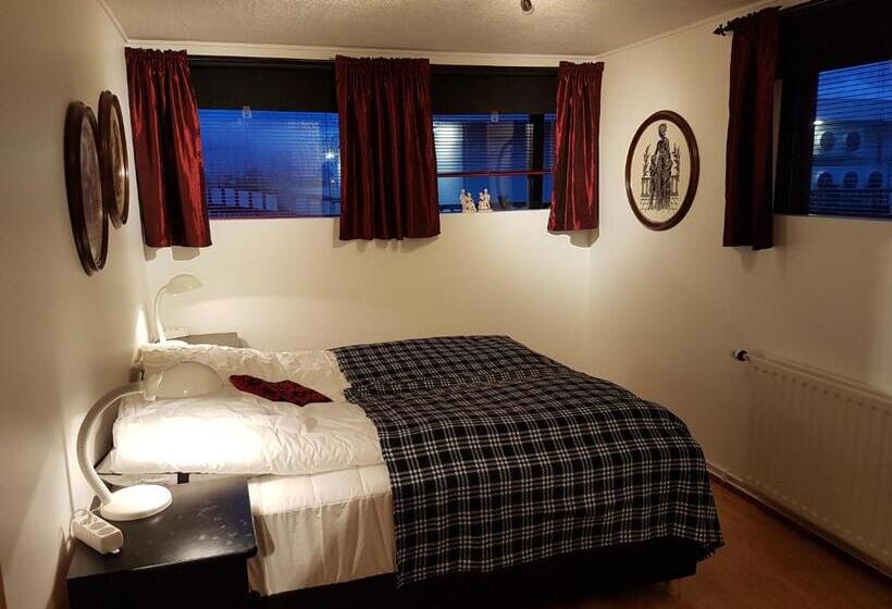 اتاق استاندارد با سرویس بهداشتی مشترک, Holiday Guesthouse