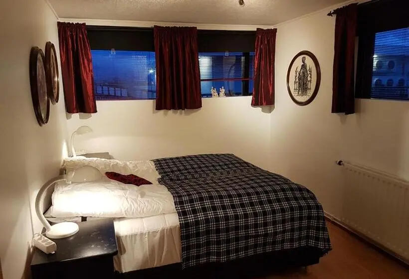 اتاق استاندارد با سرویس بهداشتی مشترک, Holiday Guesthouse