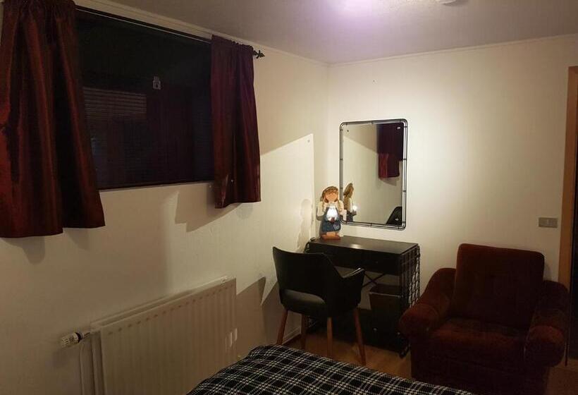 اتاق استاندارد با سرویس بهداشتی مشترک, Holiday Guesthouse