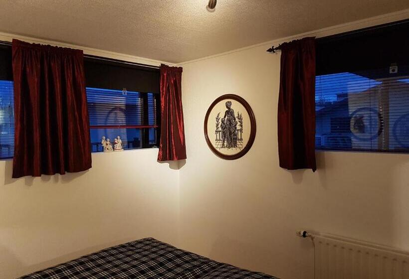 اتاق استاندارد با سرویس بهداشتی مشترک, Holiday Guesthouse