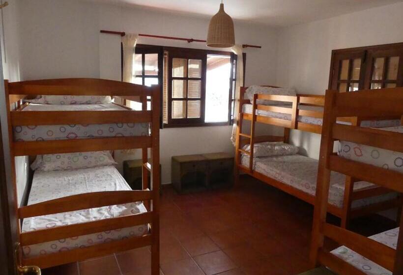 سرير فى غرفة مشتركه, Warung