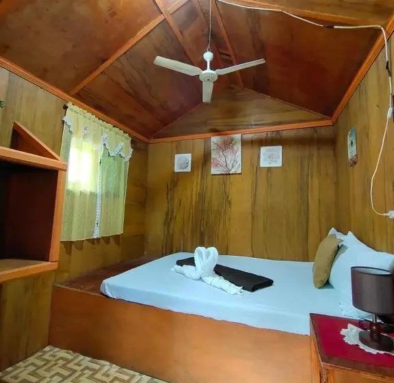ガーデンビューのスタンダードバンガロー, Adrianas Place Backpackers Panglao