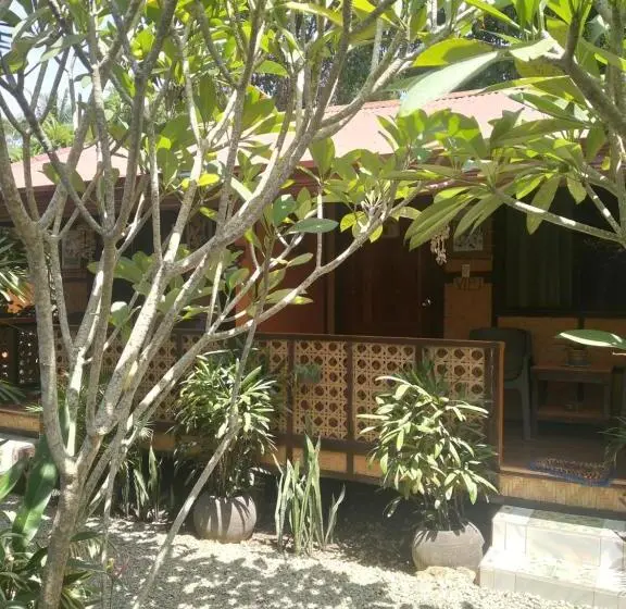 スーペリアーバンガロー, Adrianas Place Backpackers Panglao
