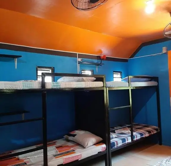 ルームシェアのワンベッド, Adrianas Place Backpackers Panglao