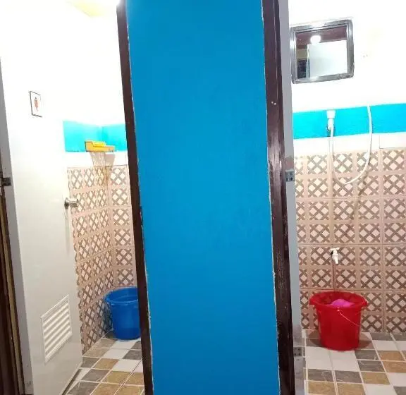 ルームシェアのワンベッド, Adrianas Place Backpackers Panglao