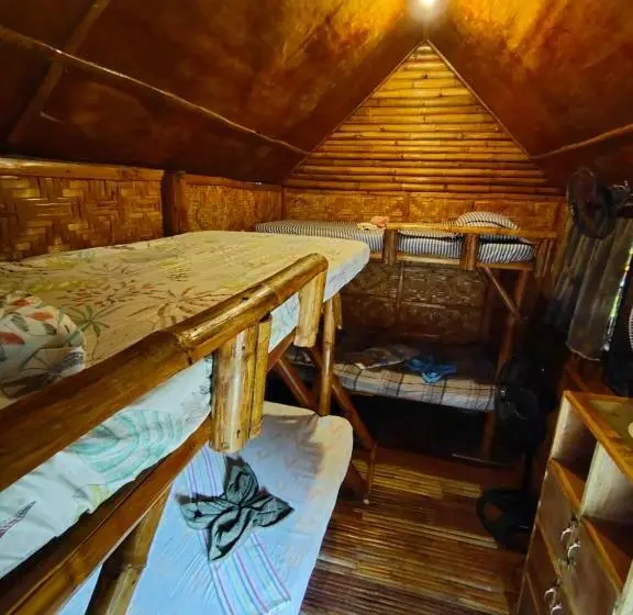 ルームシェアのワンベッド, Adrianas Place Backpackers Panglao