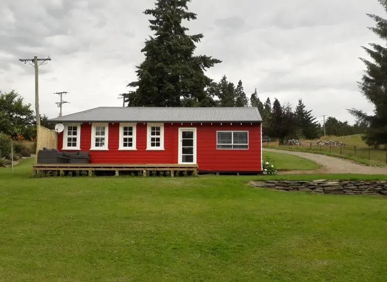 Sviitti, Little Red School House