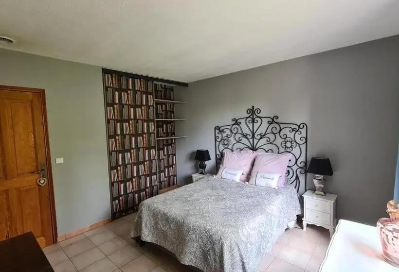 庭の見える１ベッドルームアパートメント, Gîte Romantic Room