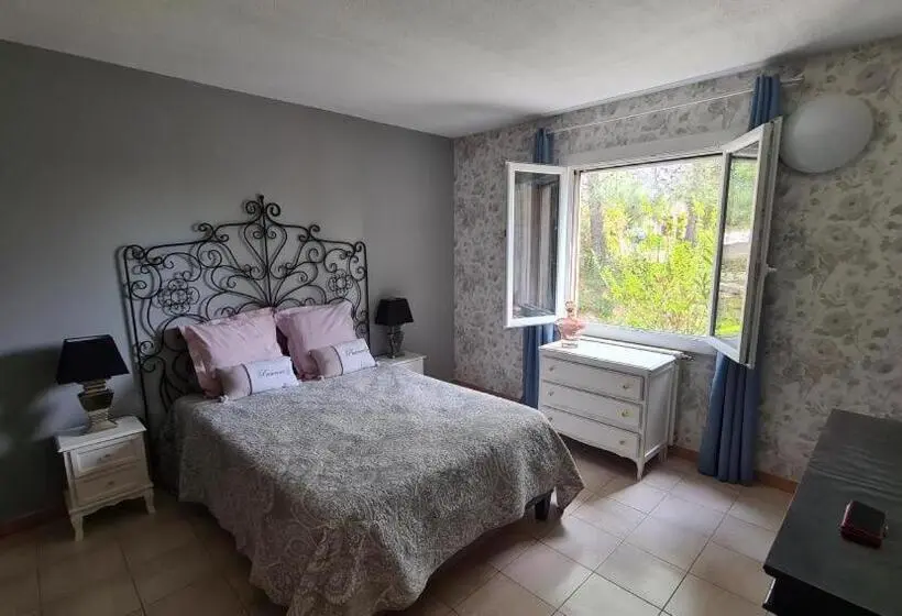 庭の見える１ベッドルームアパートメント, Gîte Romantic Room