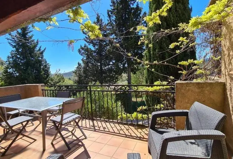 庭の見える１ベッドルームアパートメント, Gîte Romantic Room
