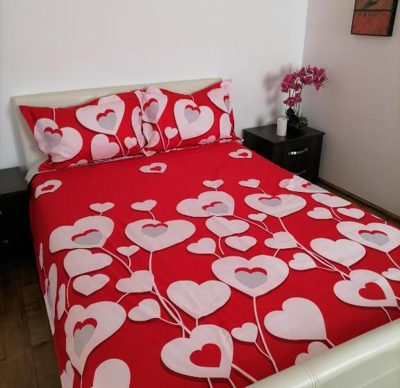 חדר משפחתי, Pensiunea Izabel