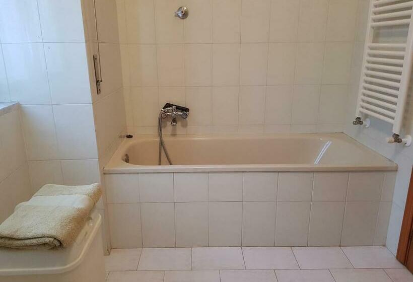 חדר סטנדרט לשלושה, B&b Via Roma