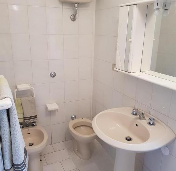 חדר סטנדרט לשלושה, B&b Via Roma