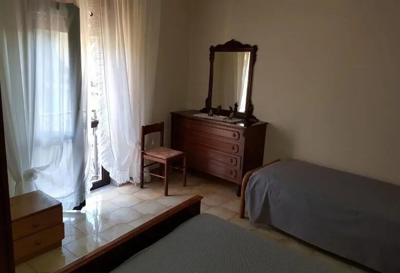 スタンダードトリプルルーム, B&b Via Roma