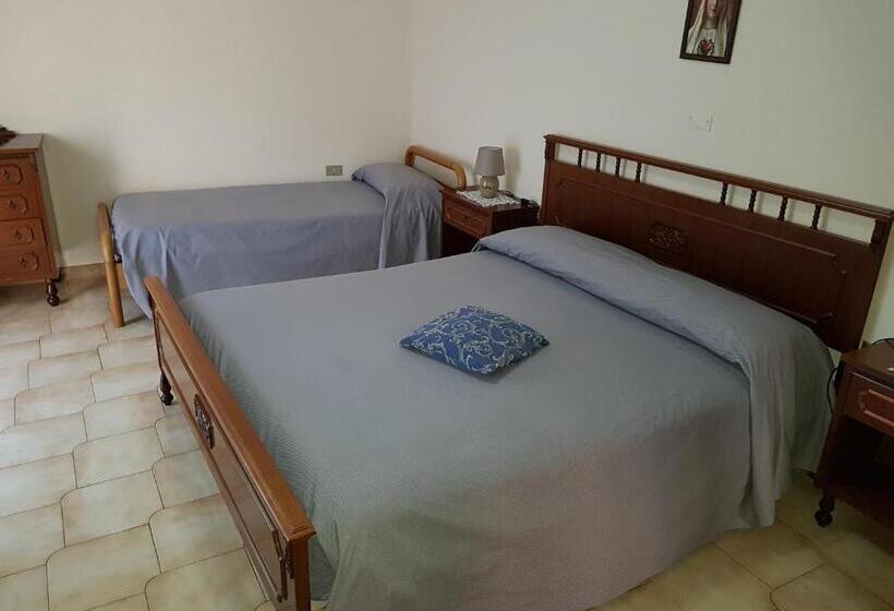 חדר סטנדרט לשלושה, B&b Via Roma