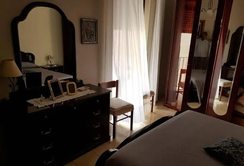 キングサイズベッドのスタンダードルーム, B&b Via Roma
