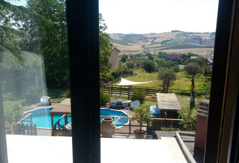 غرفة قياسية مطلّة علي حمام السباحة, Ca Silvia