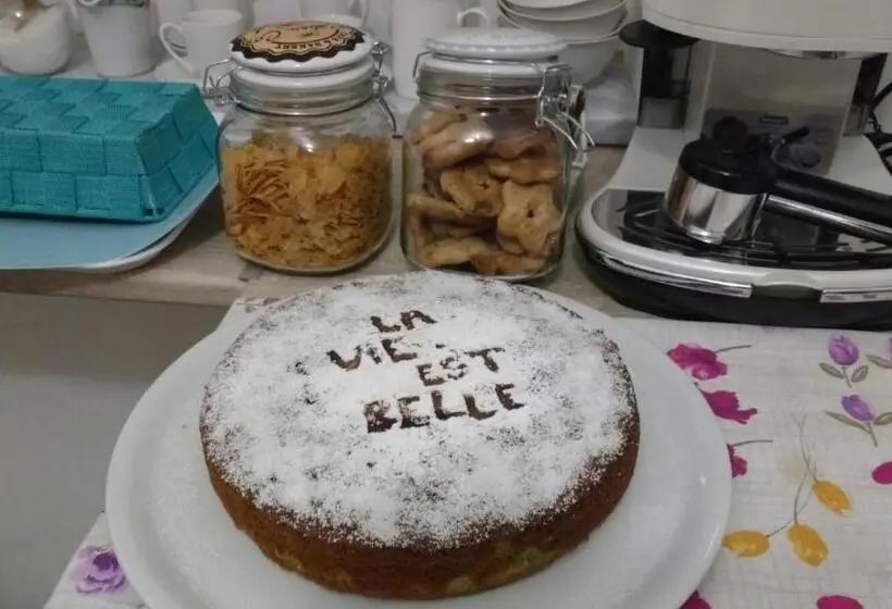 اتاق استاندارد, La Vie Est Belle