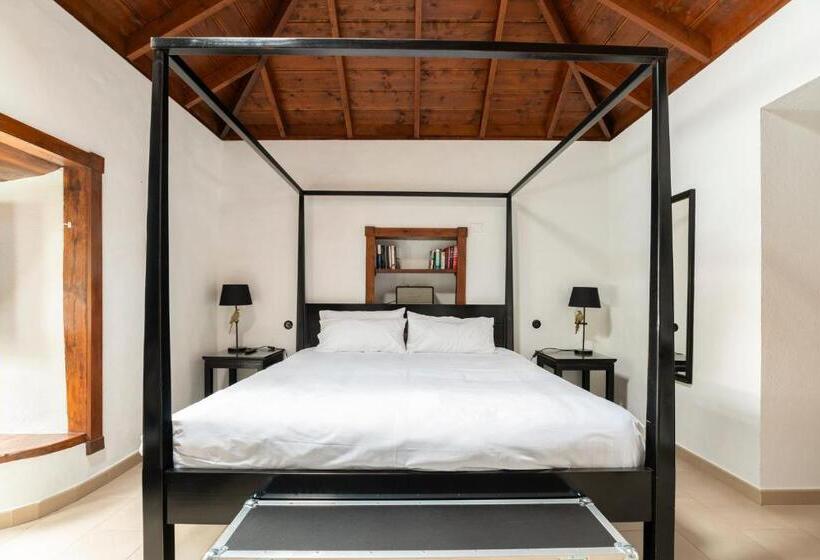 נוף לבריכה, The El Paso