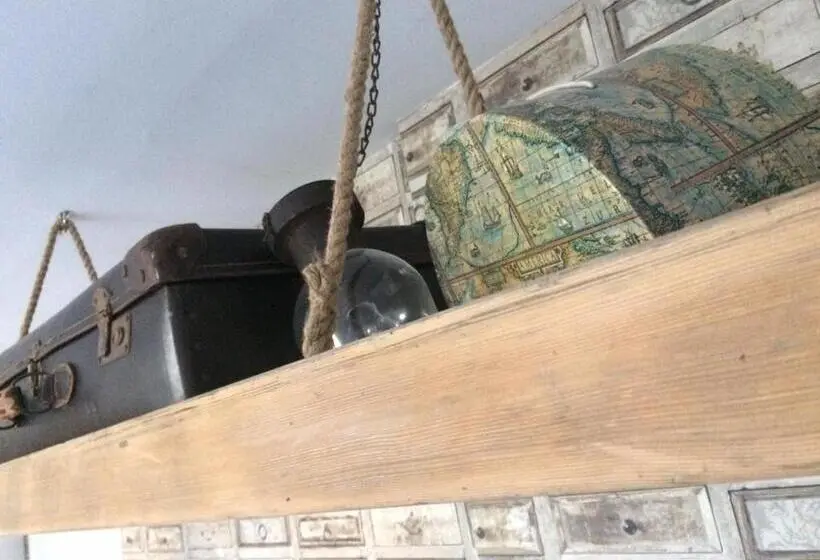 اتاق راحتی سه تخته, A La Dolce Vita