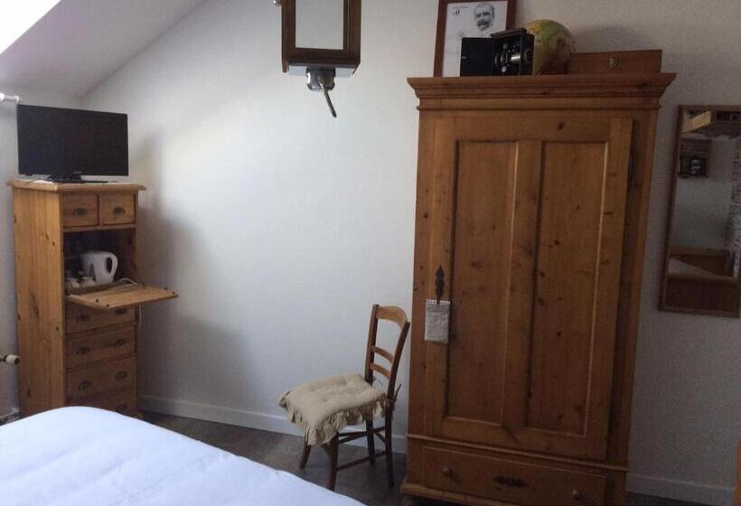 חדר קומפורט לשלושה, A La Dolce Vita