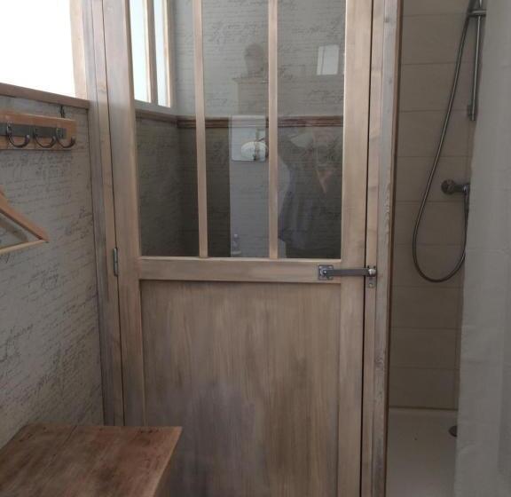 חדר סטנדרט, A La Dolce Vita