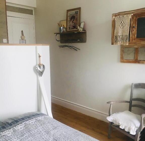 חדר סטנדרט, A La Dolce Vita