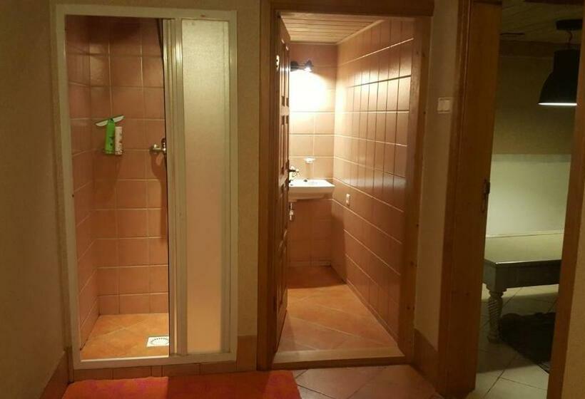 اتاق عادی, Peahen Residence