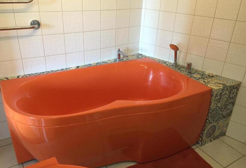 Standard Triple Room with Terrace, Peahen Residence