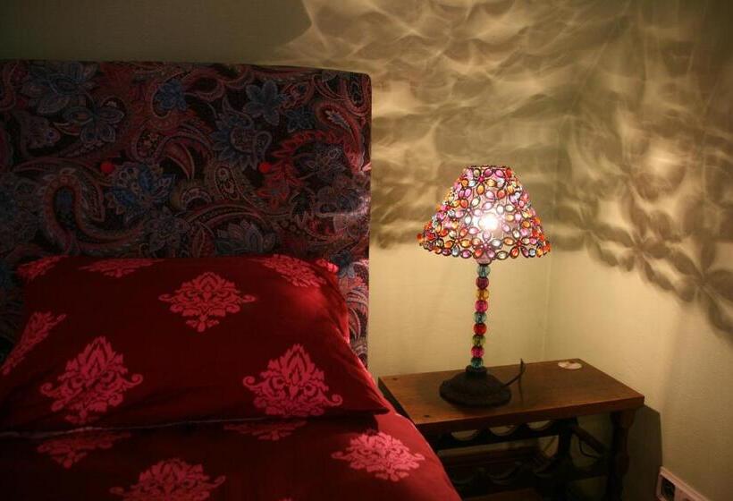 Standard Triple Room with Terrace, Peahen Residence